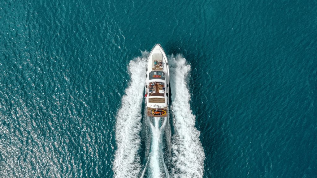 LEISURE FINANCE PERTH PAGE boat cruising image